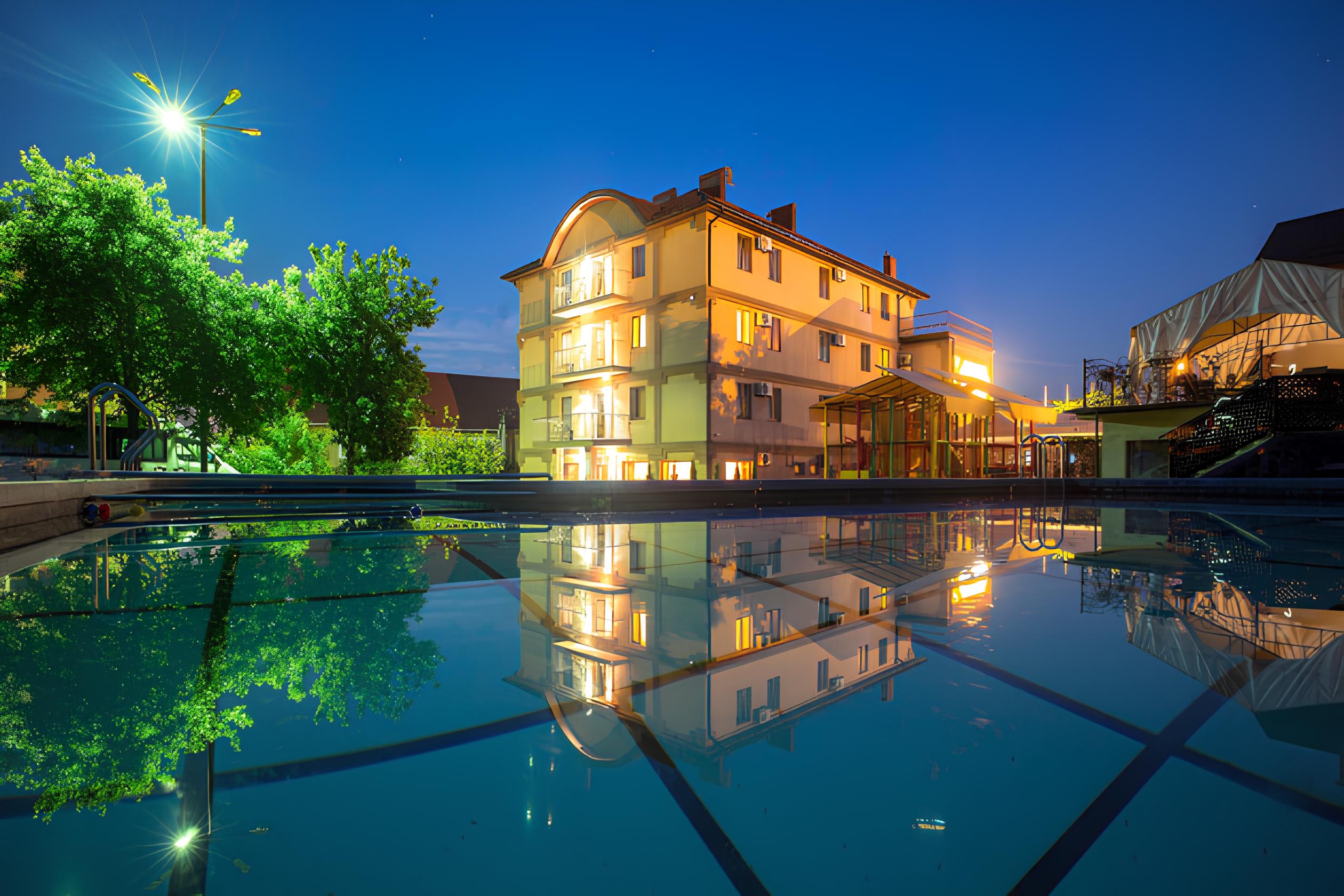 Kilikia Hotel with pool